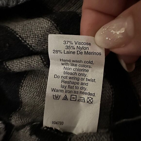 J. Crew ~ Black and grey striped crew neck sweater ~ merino wool blend ~ size M - Picture 5 of 10